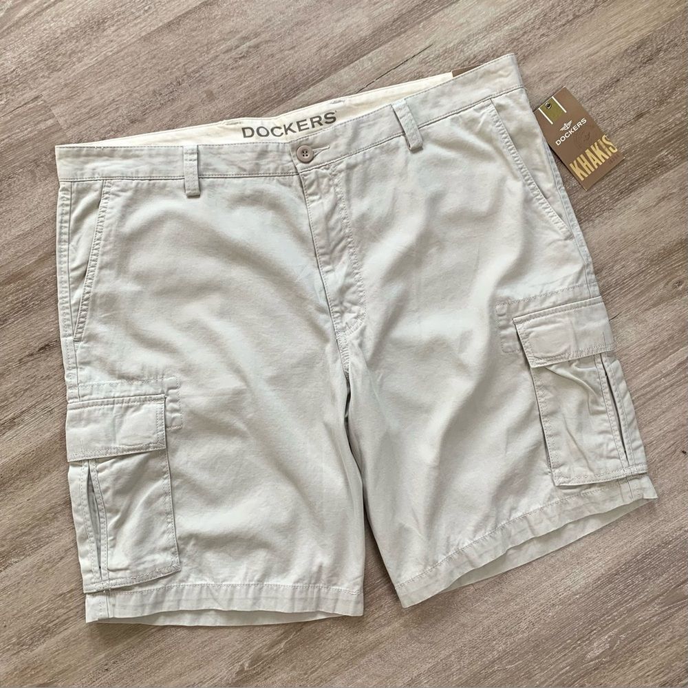 Dockers Classic Fit Khaki Chino Shorts Tan Cream NWT Size 42